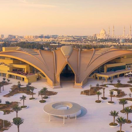Erth Abu Dhabi Hotel Exterior foto