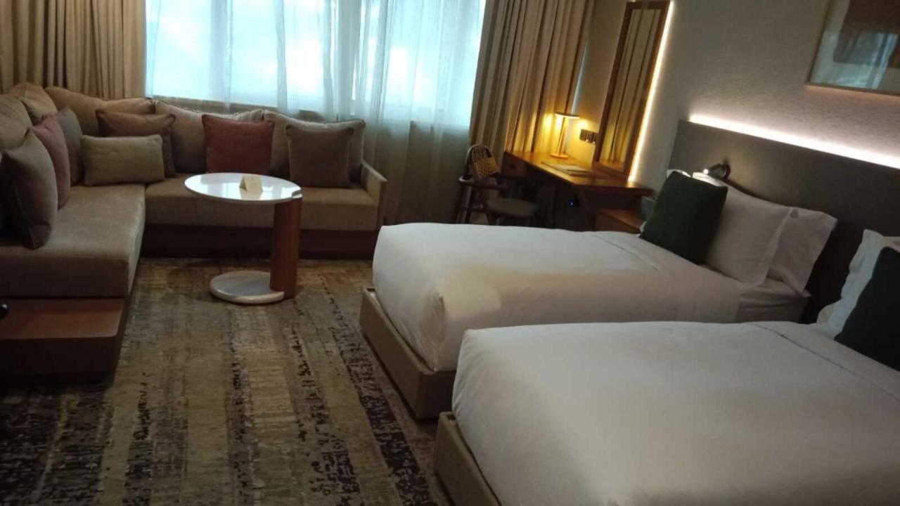 Erth Abu Dhabi Hotel Exterior foto