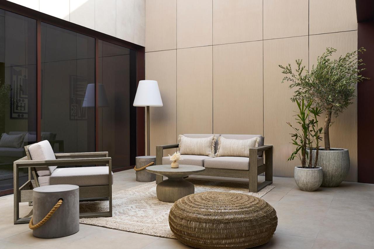 Erth Abu Dhabi Hotel Exterior foto
