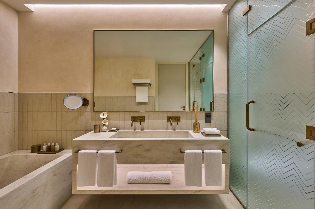 Erth Abu Dhabi Hotel Exterior foto